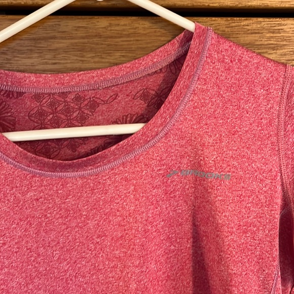 Brooks running top - Picture 1 of 6